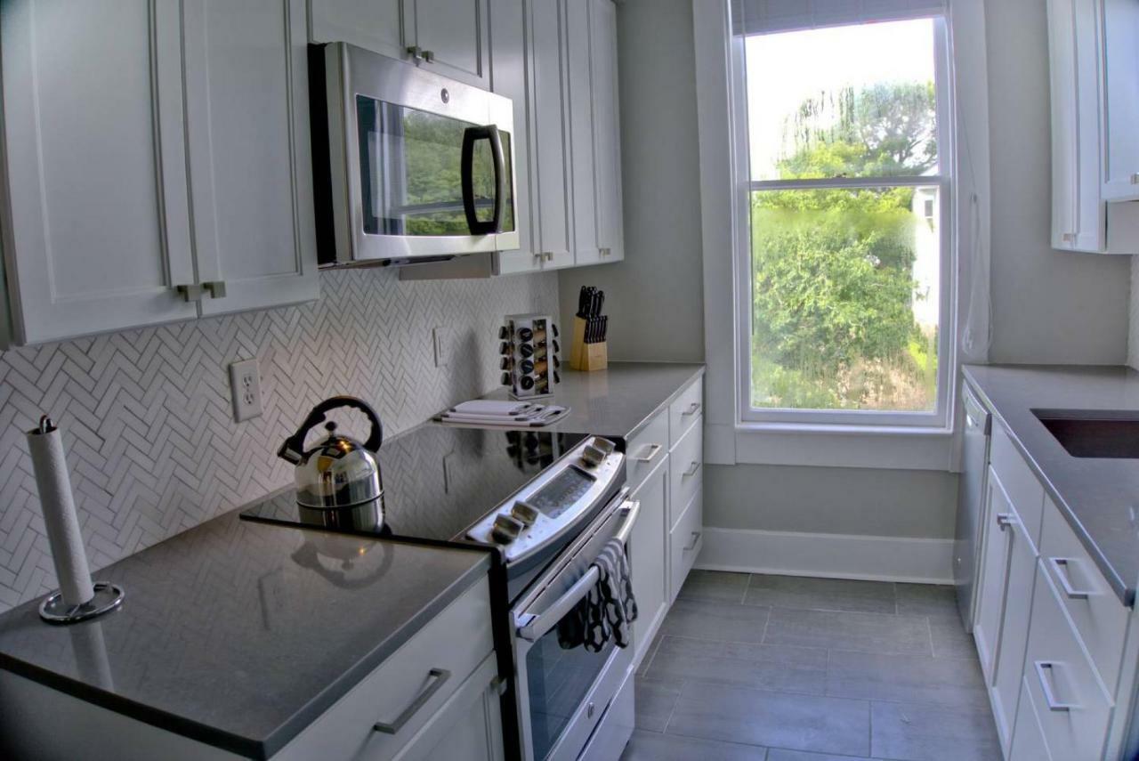 Beautiful Brick 2 Bedroom Apartment Savannah