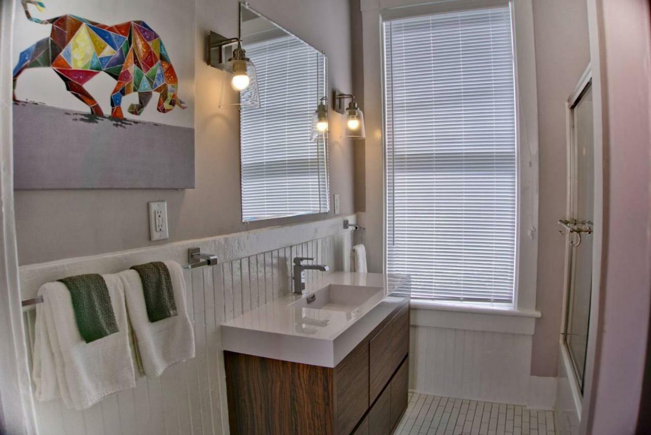 Apartment Beautiful Brick 2 Bedroom