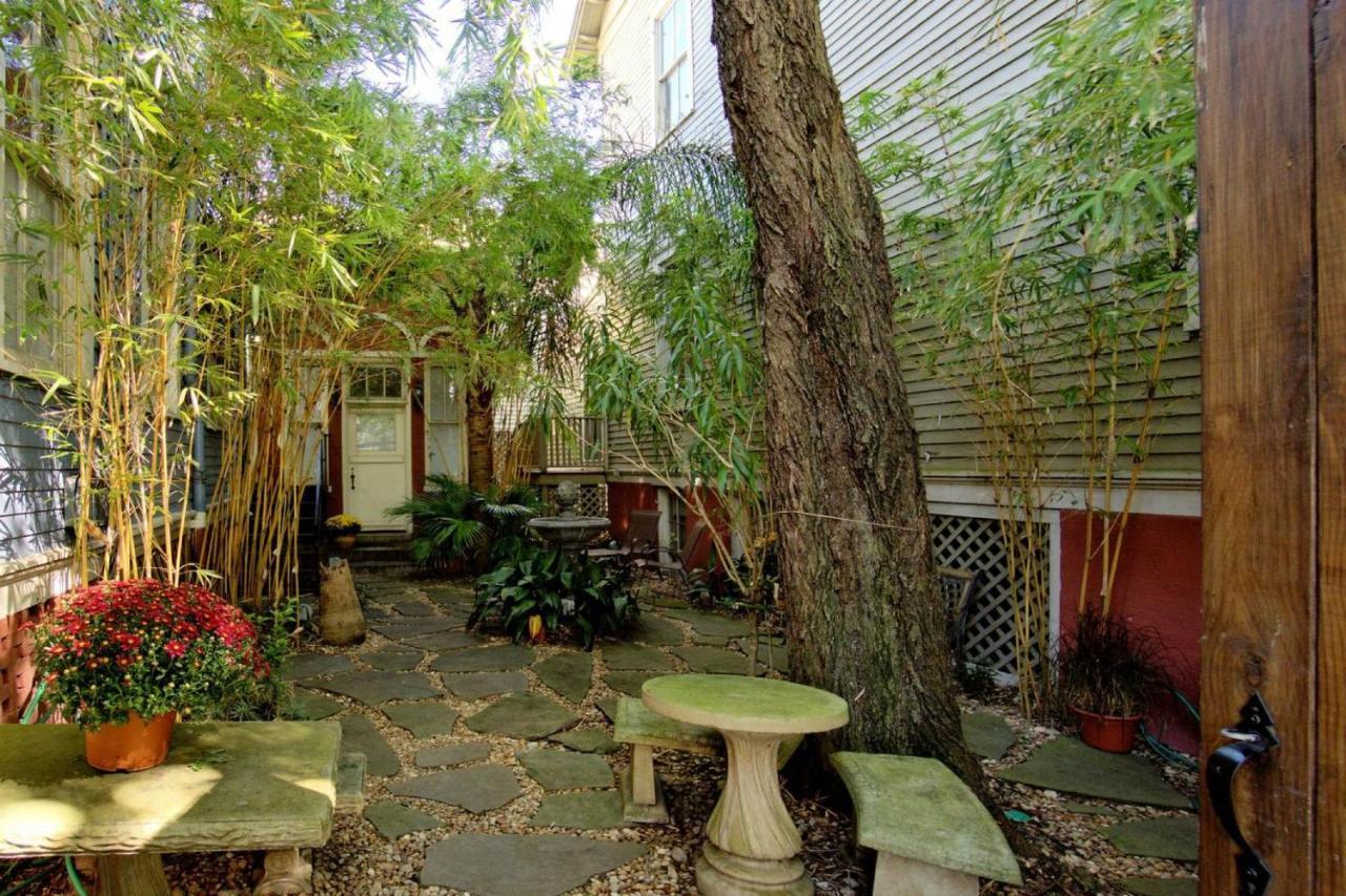 Huge Victorian Beauty Overlooking Forsyth Park Bed & Breakfast Savannah
