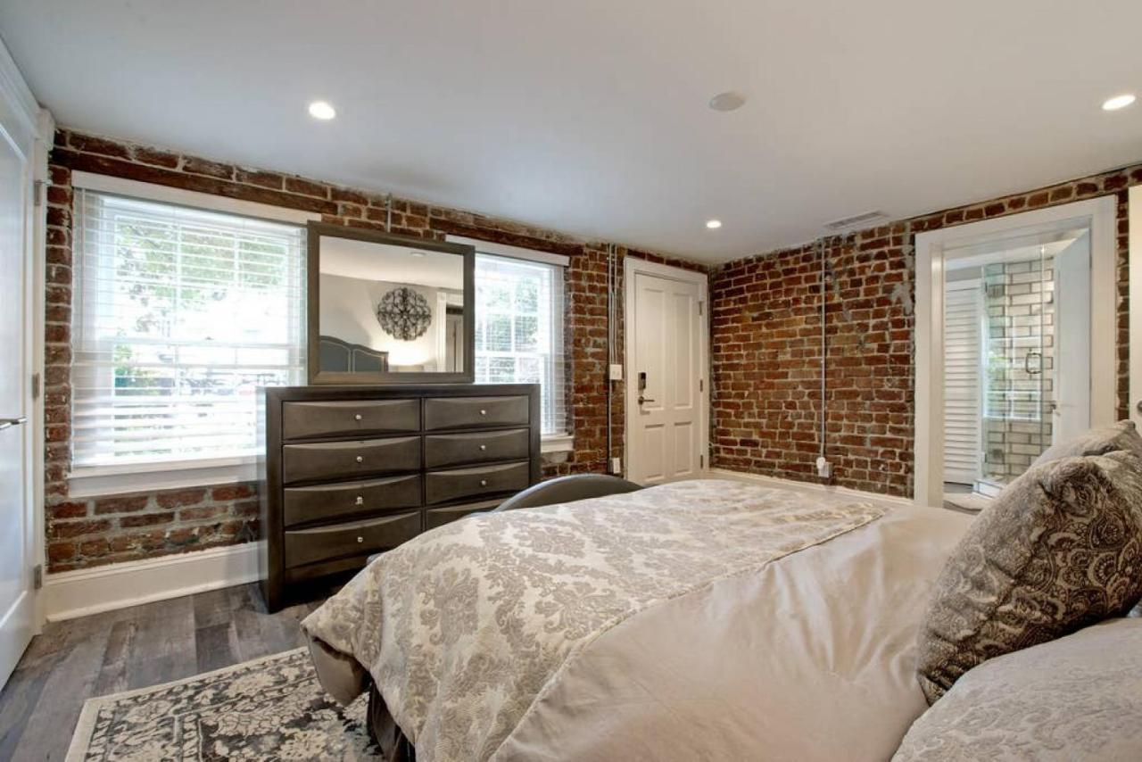 Restored Historic 5 Bedroom 4 And A Half Bath Holiday home *