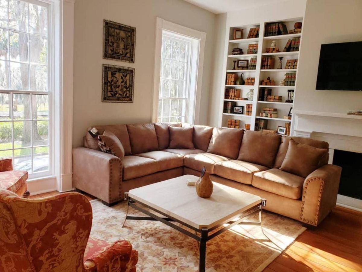 Restored Historic 5 Bedroom 4 And A Half Bath Holiday home Savannah