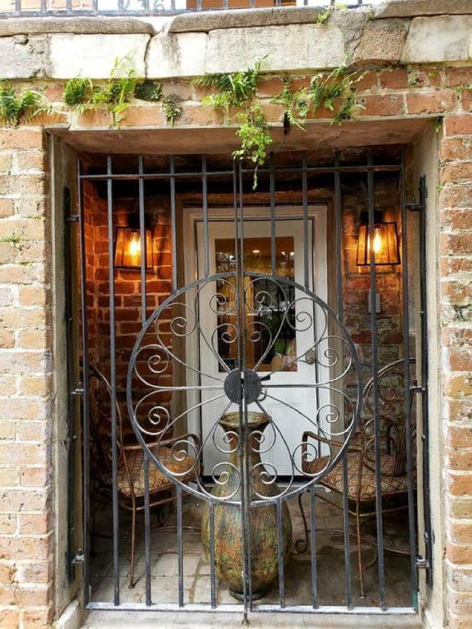 Restored Historic 5 Bedroom 4 And A Half Bath Holiday home Savannah