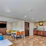 Days Inn By Wyndham Savannah Gateway I-95