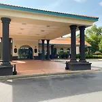 Studio 6 Savannah, Ga- Gateway & I-95