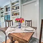Elegant Savannah Hideaway With Private Garden