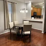 Cheerful 3 Bedroom, Close To Downtown And Arena!!!