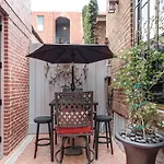 The Lyons House - Luxe Historical Home - Parking Included