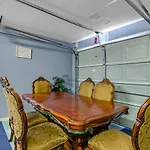 Island Oasis A- Upstairs
