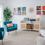 Savannah Nature House - Large, Stylish In Savannah