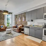 Lush Savannah Loft - Near Plant Riverside District