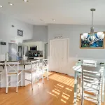 Pet-Friendly Savannah Gem - 12 Mi To Tybee Island!