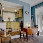 Azalea Inn And Villas