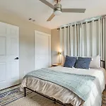 The Mariners Rest, Near Downtown, Savannah Coastal Charm