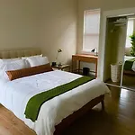 Downtown, Contemporary, 2 Bedroom, Roof Terrace! 3B