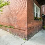 Linda\'S On Lincoln