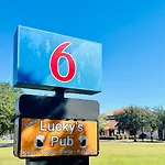 Studio 6 Savannah, Ga- Gateway & I-95
