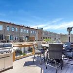 Waterside Retreat, Steps To River Street