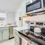 Charming & Bright 2 Bedroom - Close To Downtown Savannah - Airport