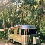 Serene Airstream Midway To Beach And Downtown
