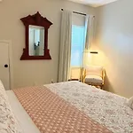 Charming Cottage For Family And Dogs Near Beach & City