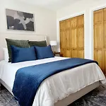 Spacious Family Home W Pool And Game-Room Near Downtown And Beach