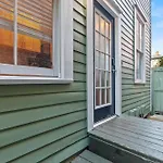 Crawford Square Hideaway