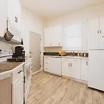 Entire Duplex 2 Apts & 6 Bdrs Near Forsyth Park!
