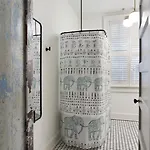 King Suite Claw Foot Tub 2Nd Floor