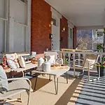 4 Bedroom Beauty In Historic Building