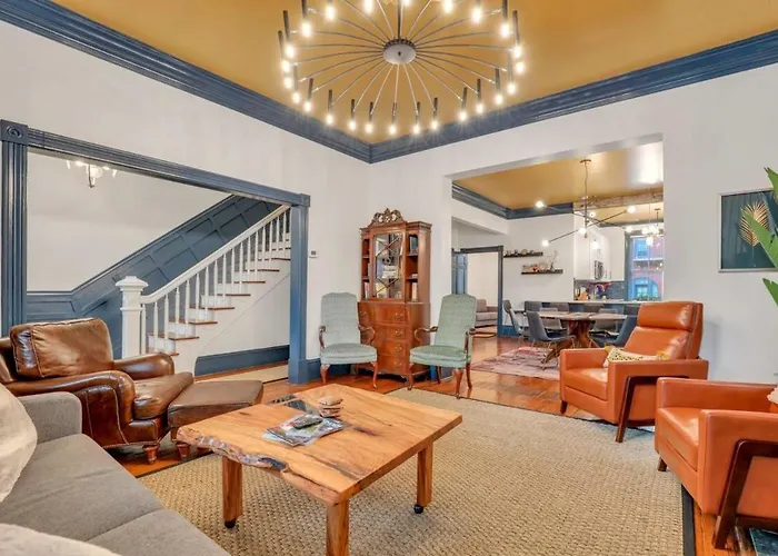 The Palm House-Downtown Private Patio Luxury Home