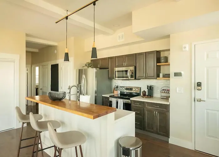 Downtown, Contemporary, 2 Bedroom, Roof Terrace! 2A