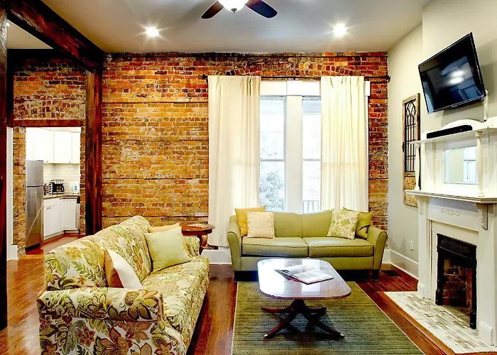 4 Bedroom Beauty In Historic Building