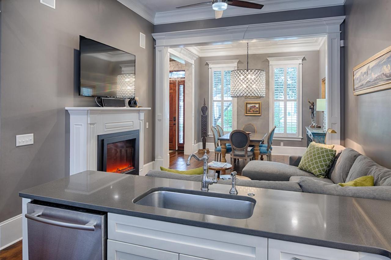 Liberty Street Redbrick Town And Carriage House Holiday home Savannah