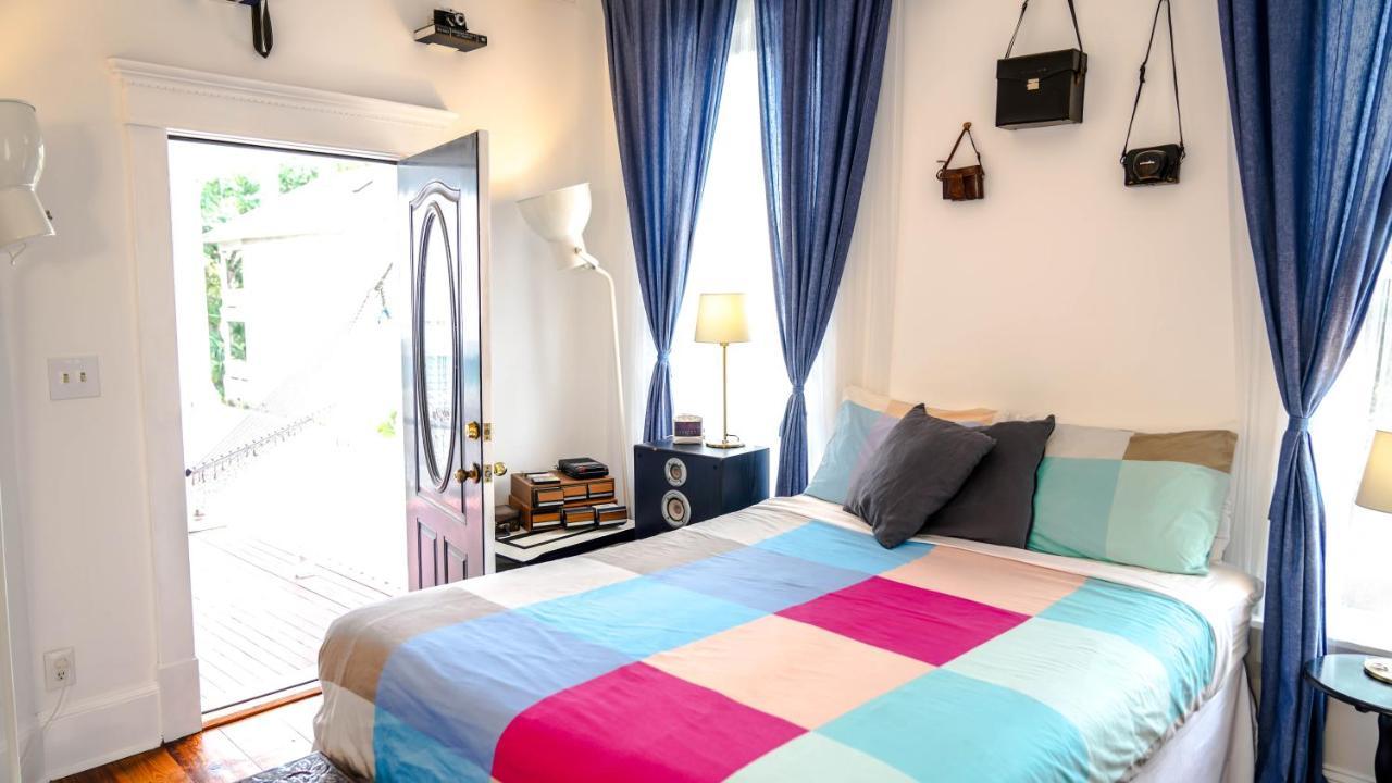 Inn The Isetta