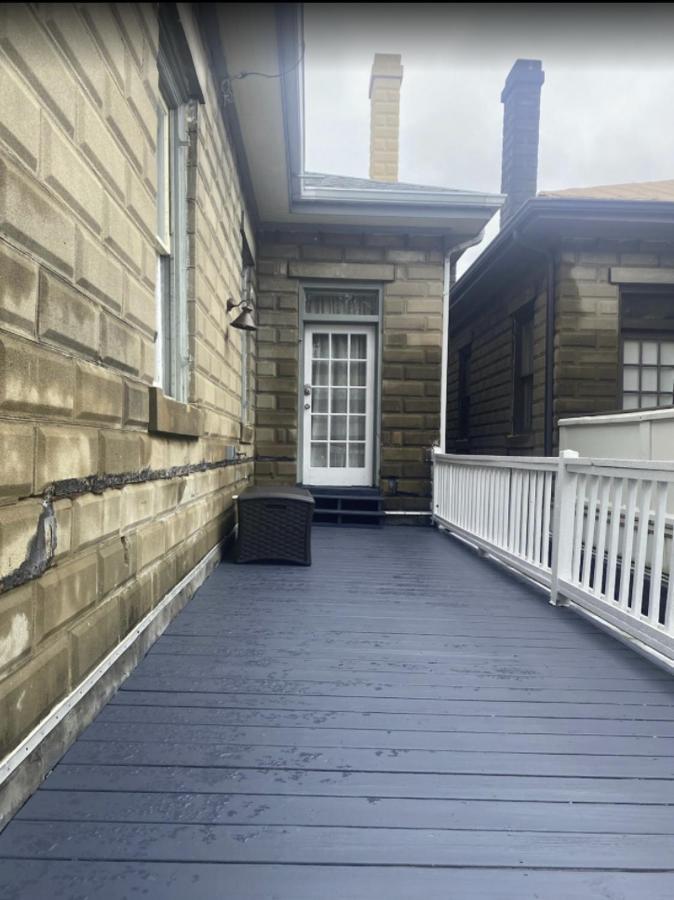 Beautiful 6 Bed, 5 Bath Historic Bed & Breakfast Savannah