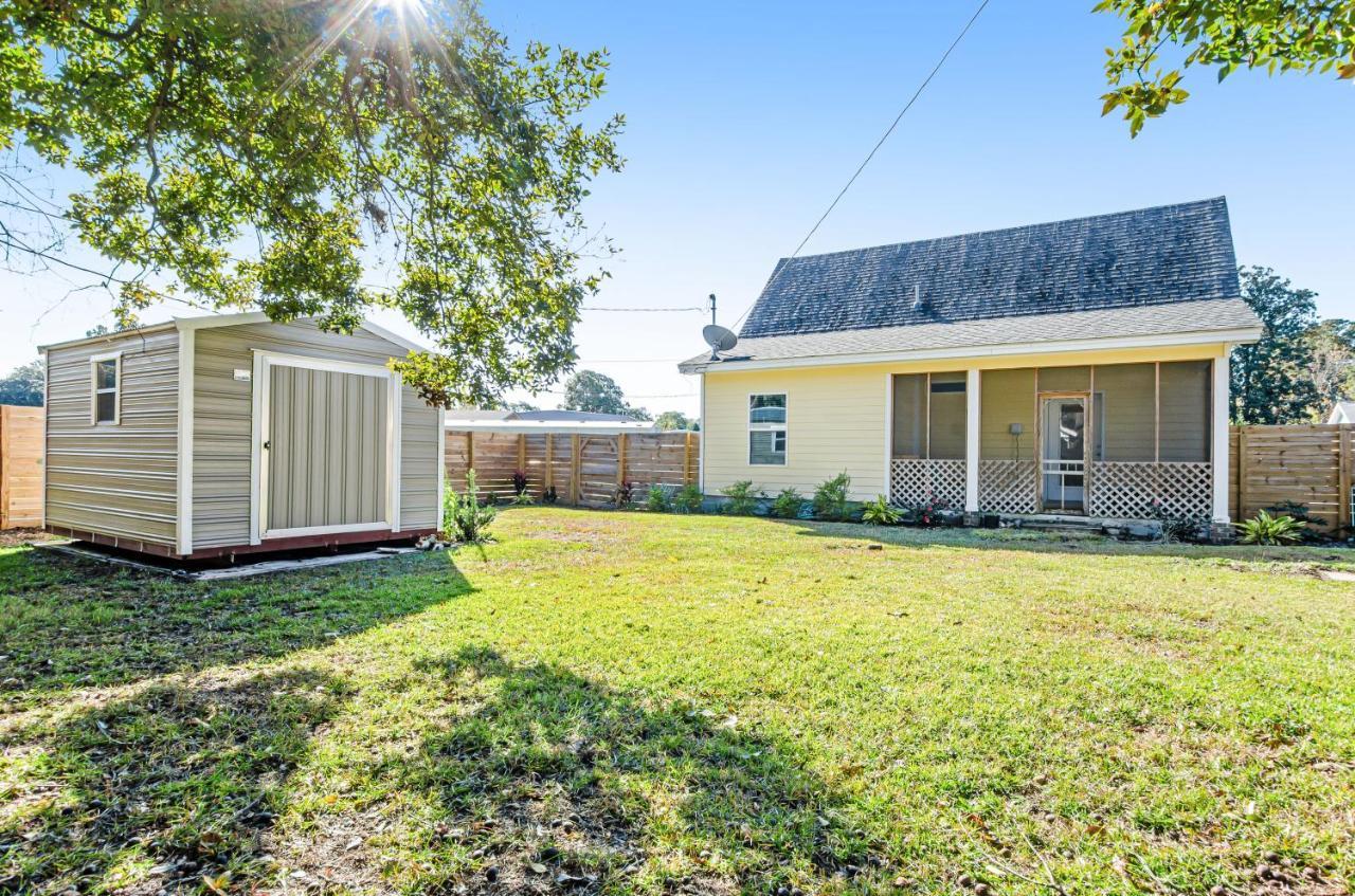 Cozy Charmer In Town Holiday home