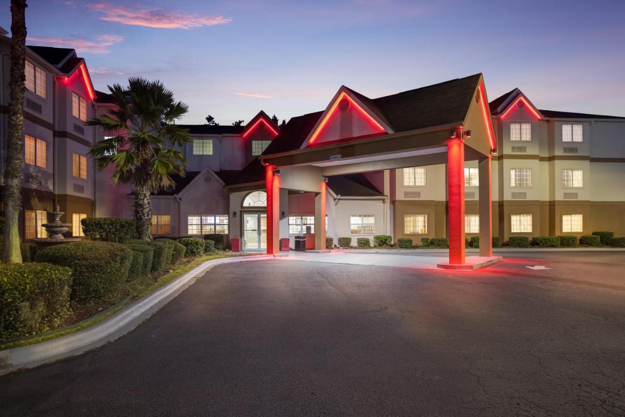 Hotel Red Roof Plus+ & - I-95