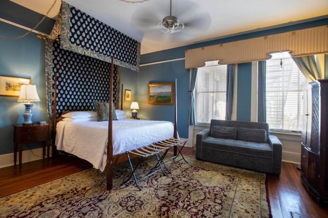 Bed & Breakfast Foley House Savannah