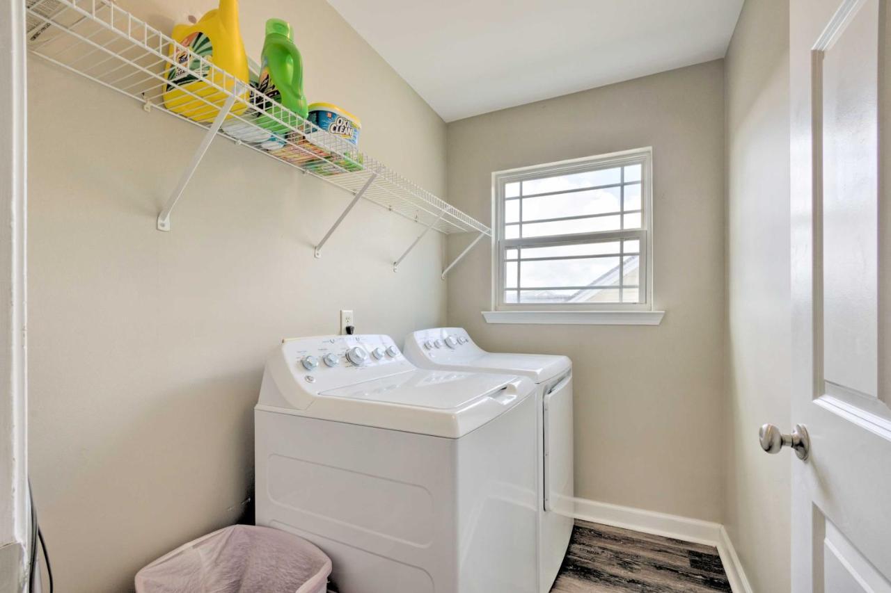Holiday home Spacious Pooler With Family-friendly Perks Savannah