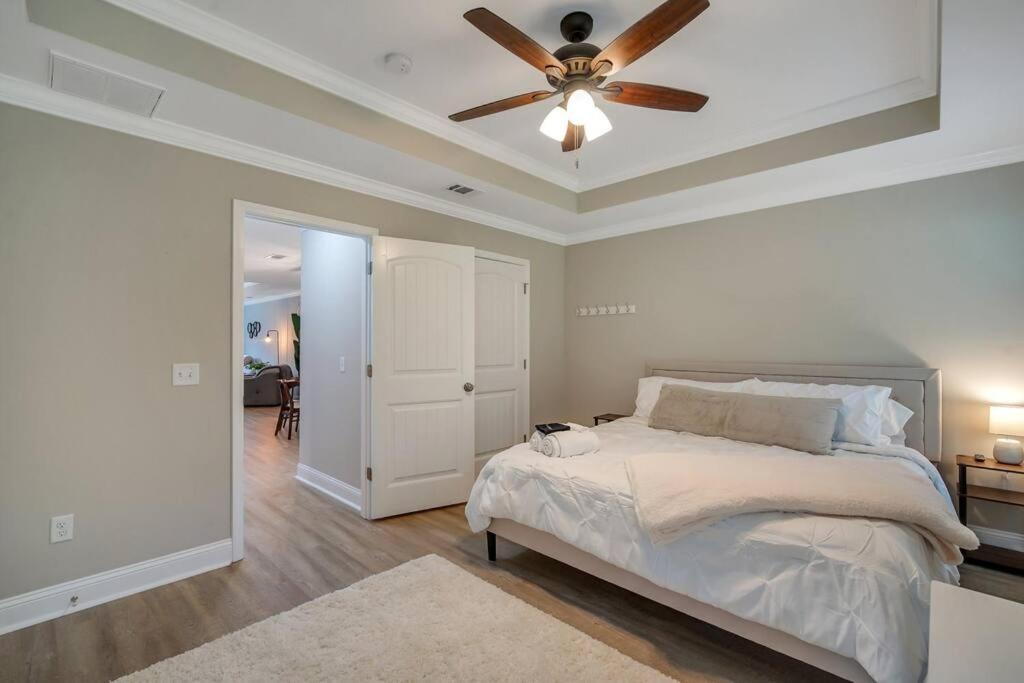 Holiday home Beautiful New Construction Only 4 Min To Downtown!