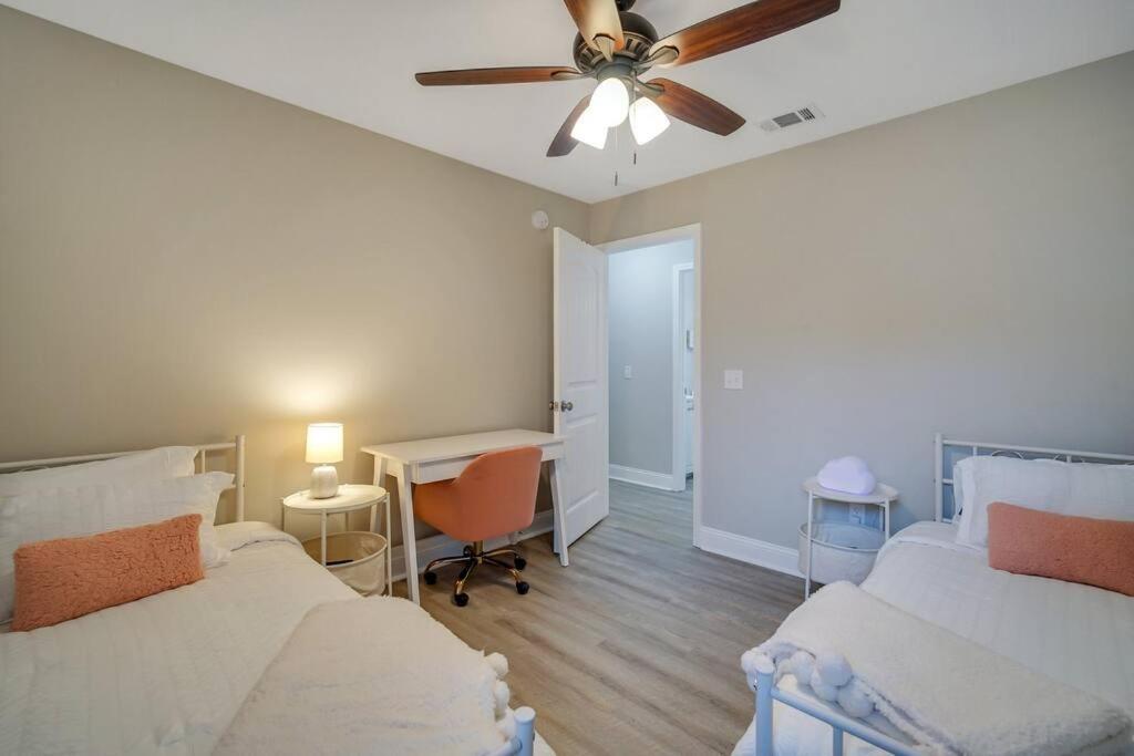 Beautiful New Construction Only 4 Min To Downtown! Holiday home