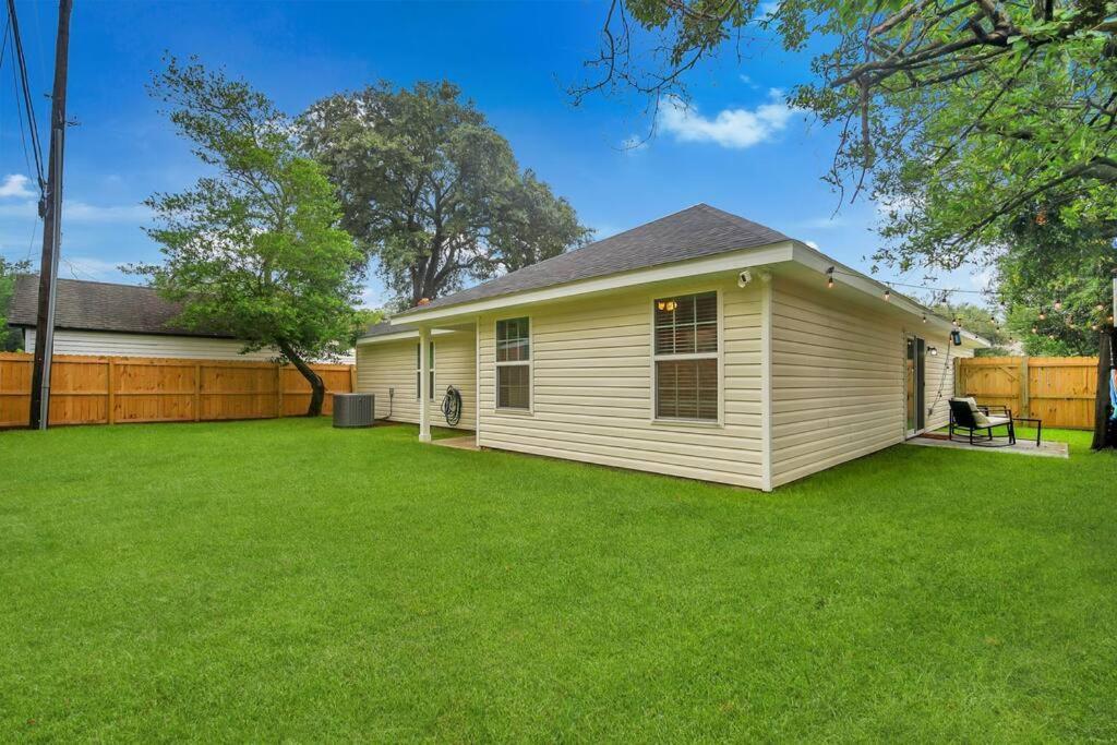 Beautiful New Construction Only 4 Min To Downtown! *