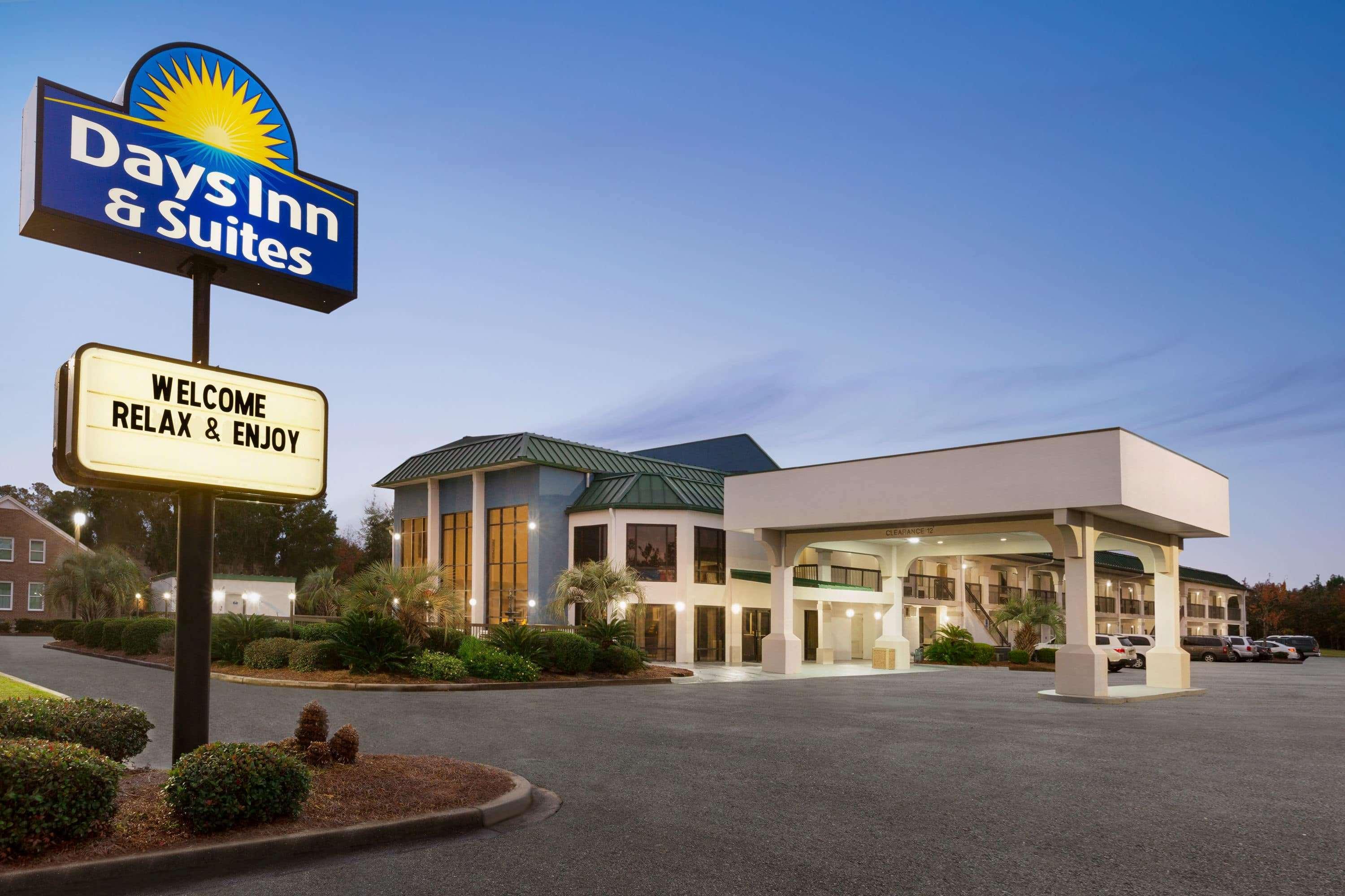 Days & By Wyndham Midtown Savannah