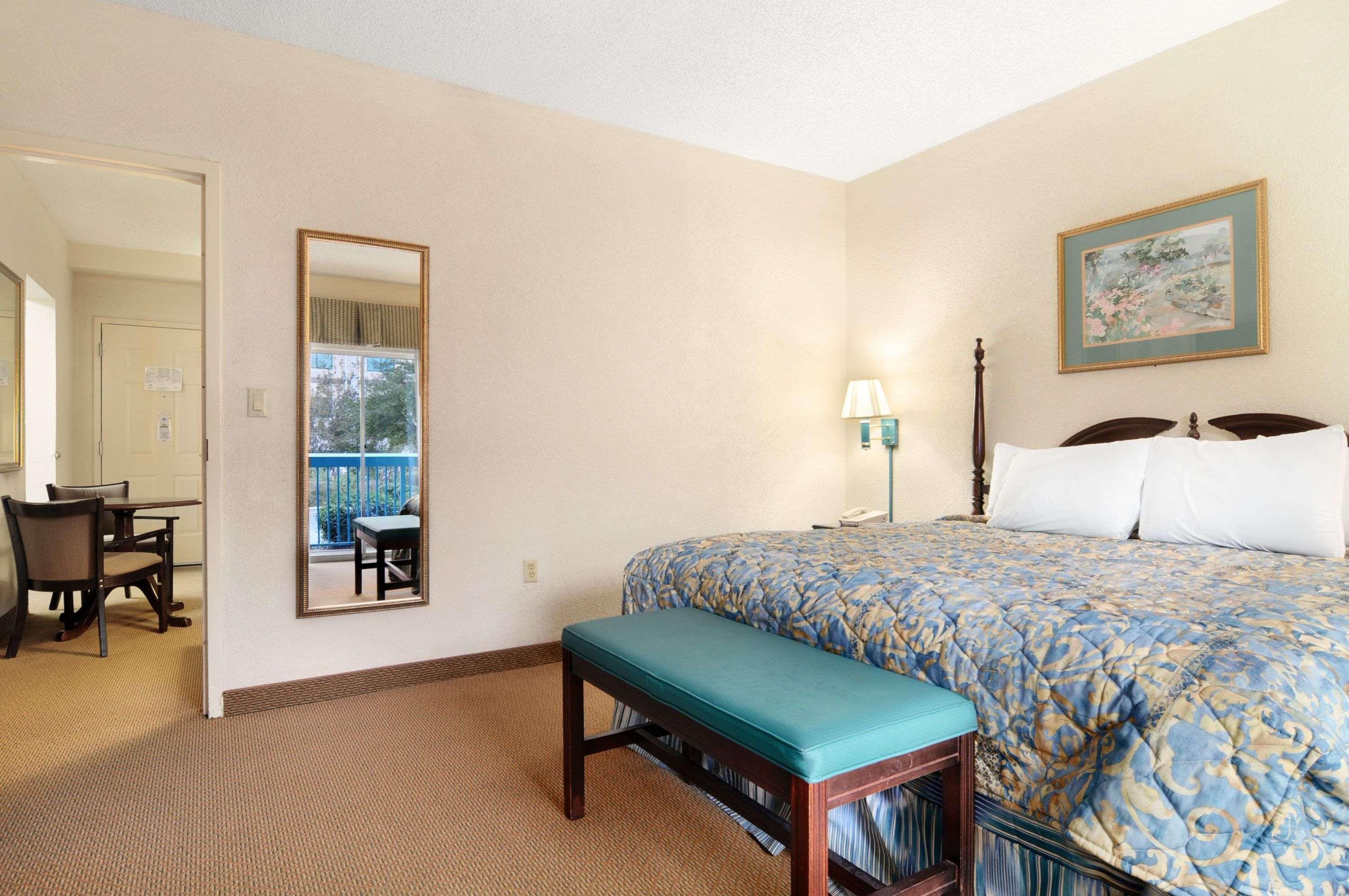6 Ga Gateway & I95 Hotel Savannah
