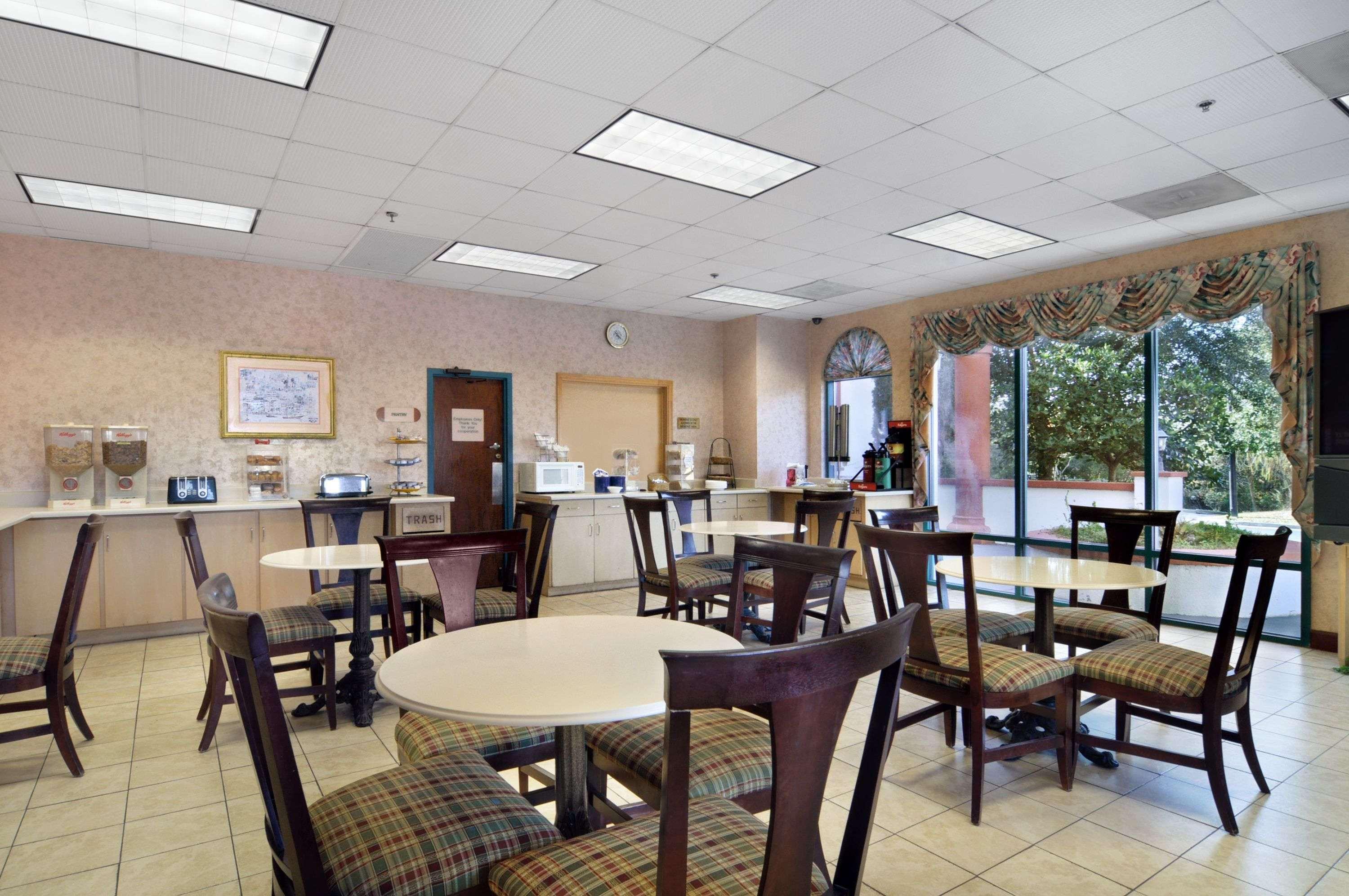 6 Ga Gateway & I95 Hotel Savannah