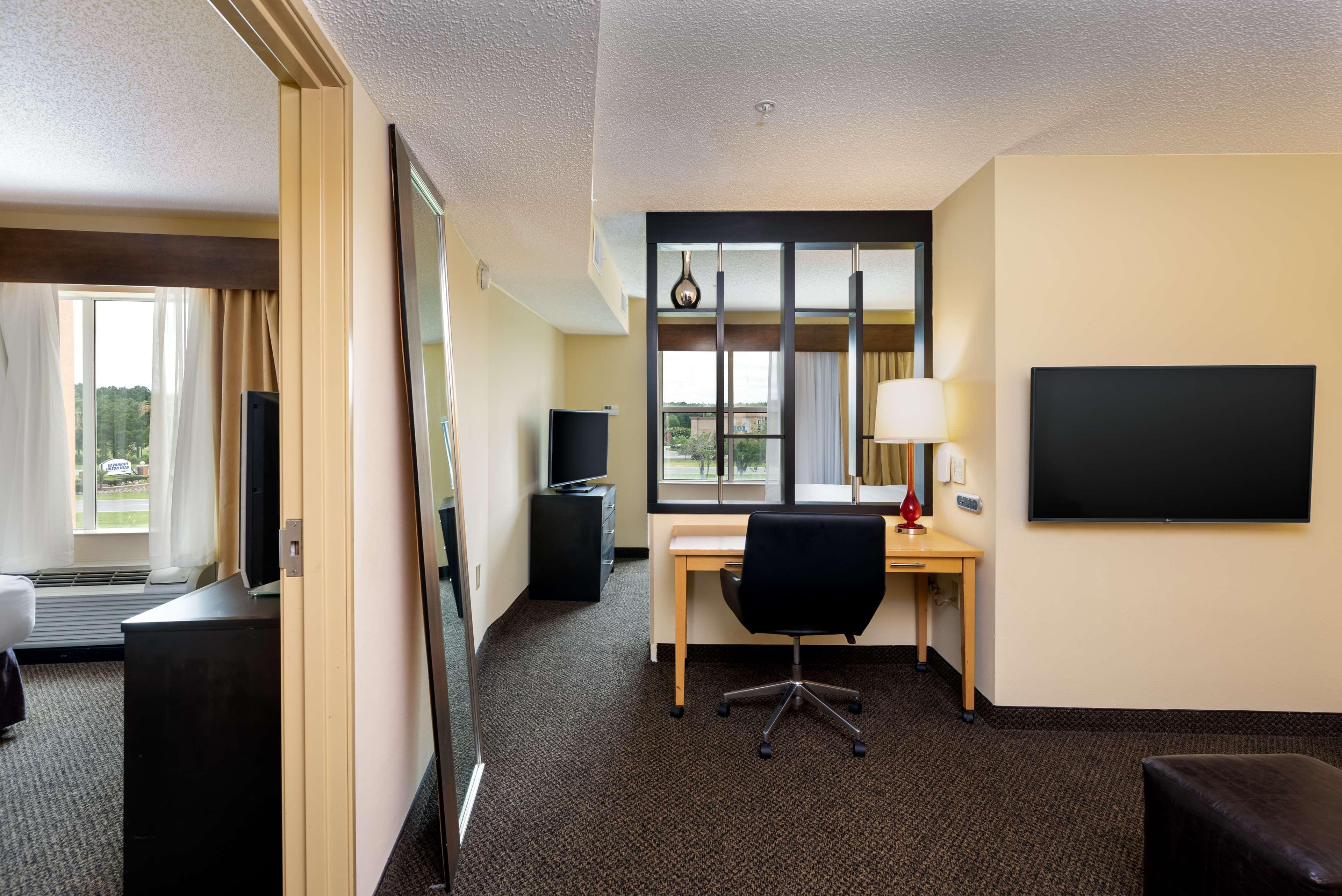 Doubletree By Hilton Airport 4*