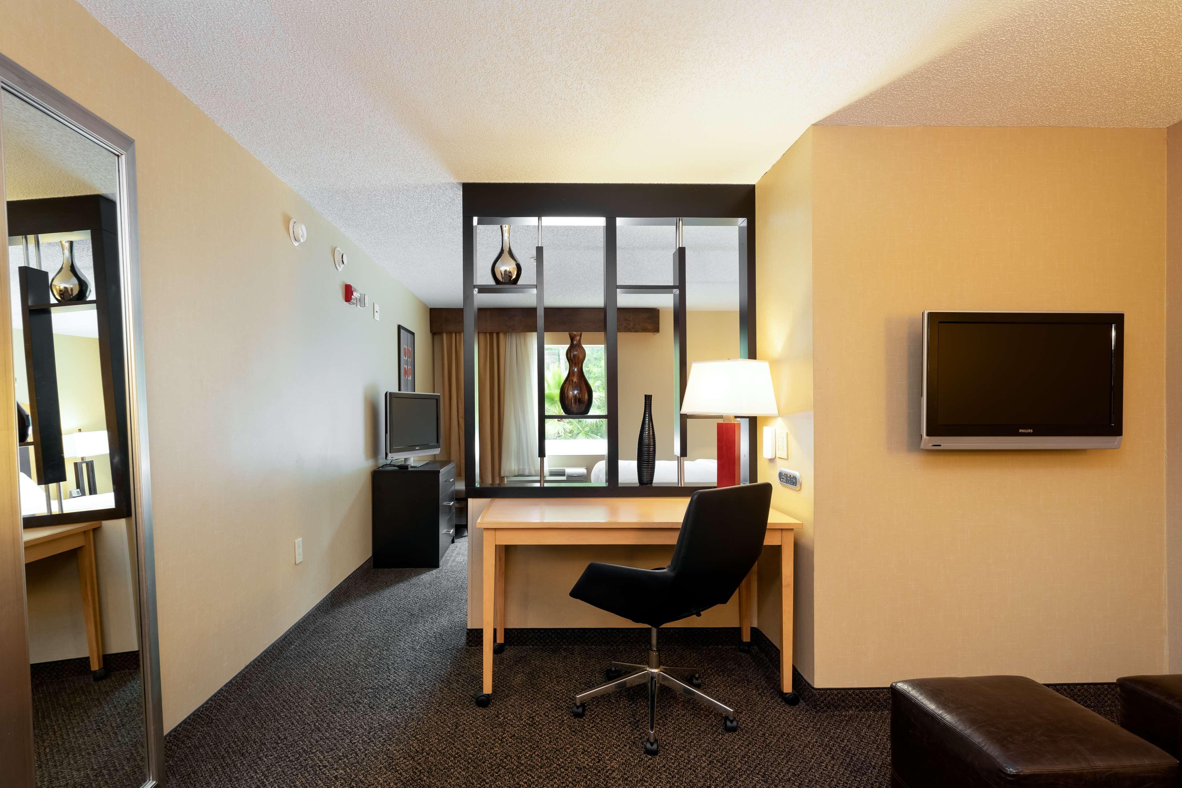 Doubletree By Hilton Airport Hotel