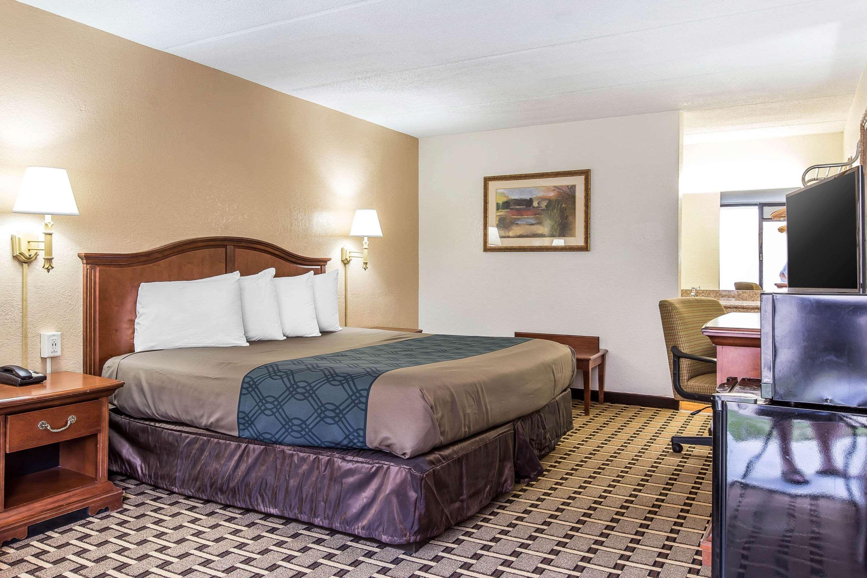 Econo Midtown 2*