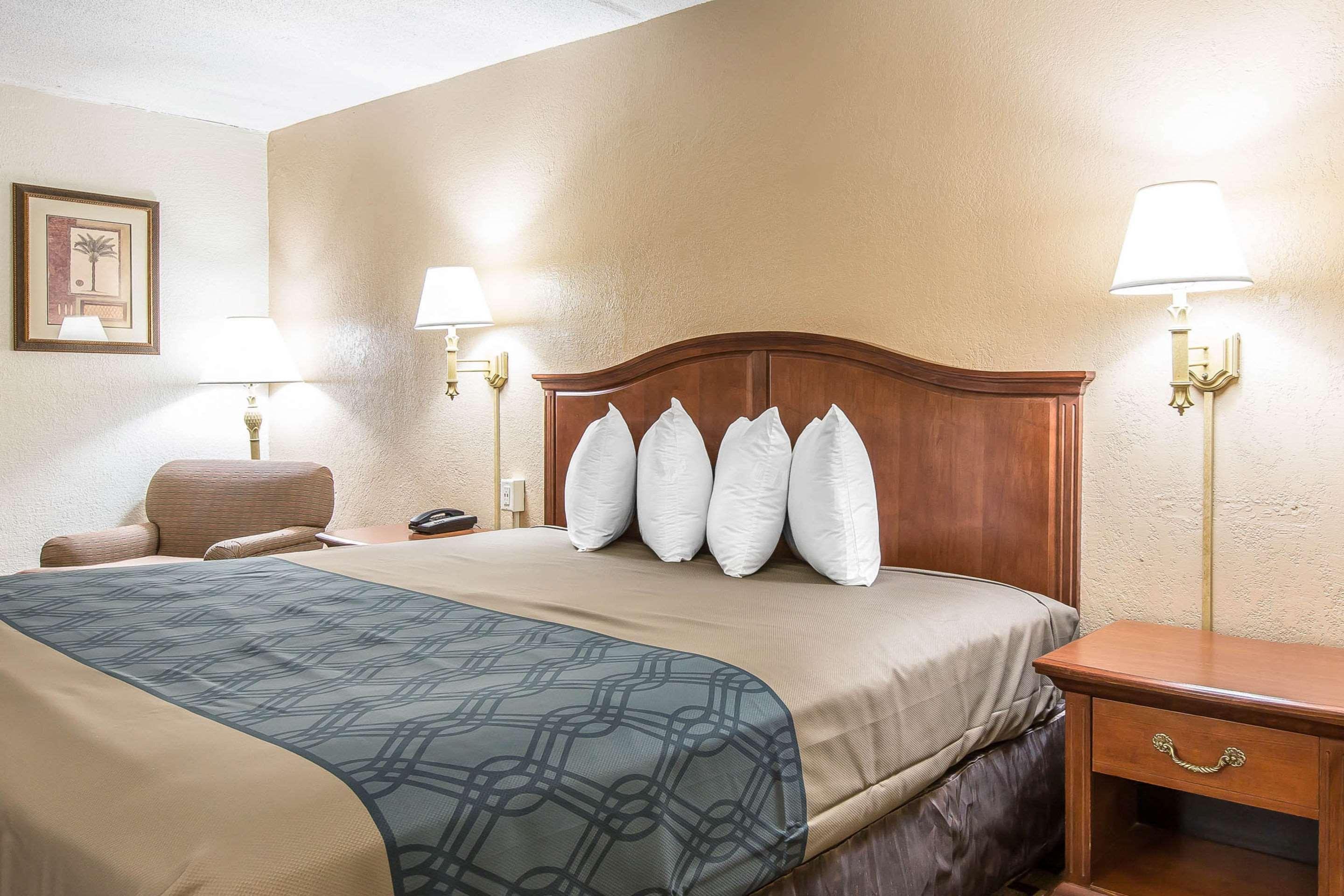 Motel Econo Midtown 2*