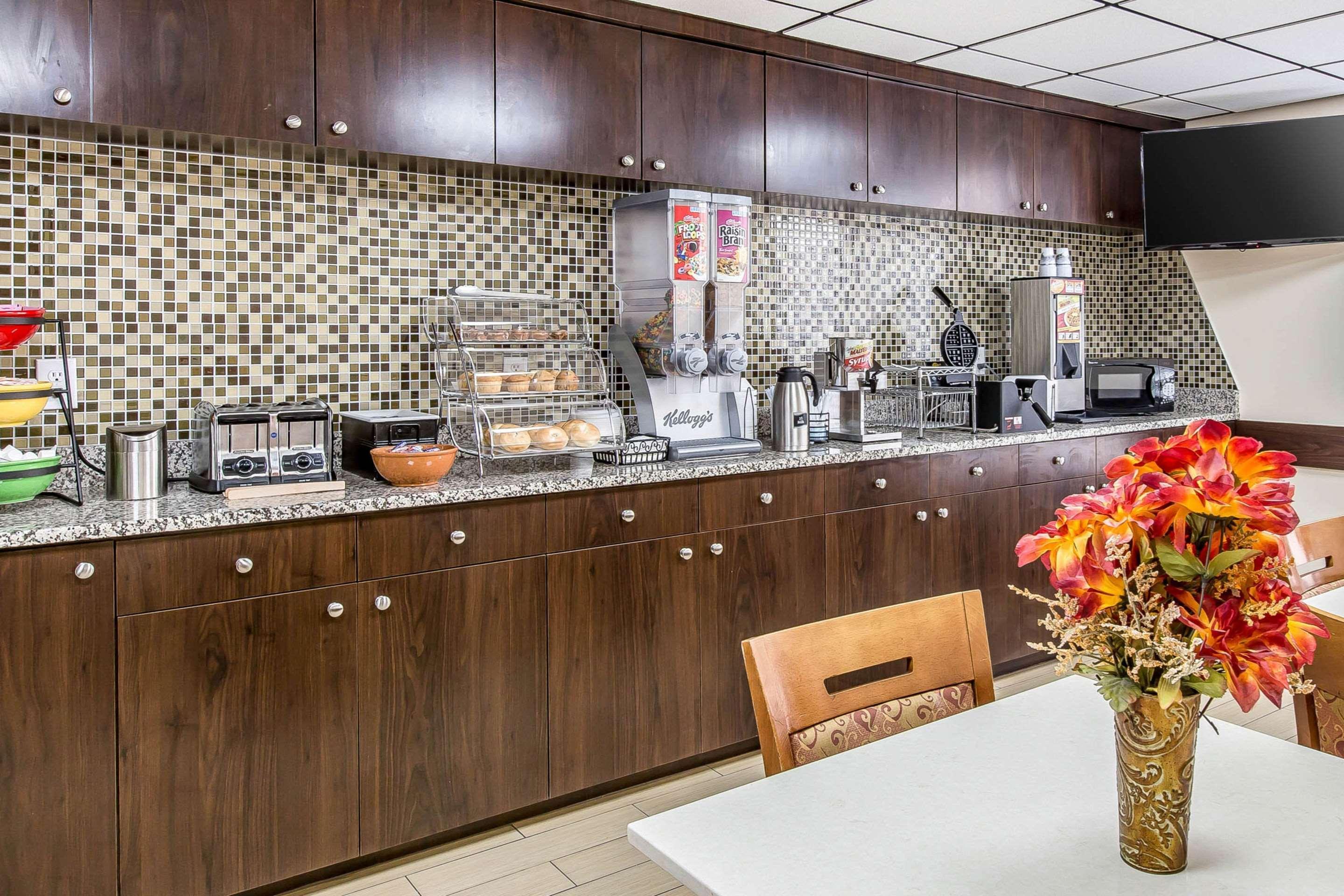 Econo Midtown Motel